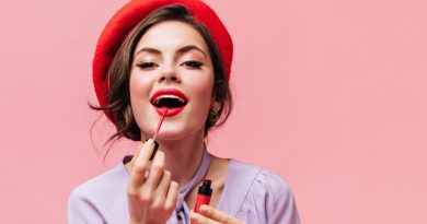 How to Choose the Right Lip Color for Your Skin Tone